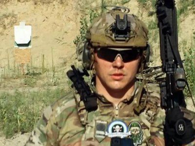 УП пише, що затриманий ветеран KRAKEN був на Балі разом з підозрюваним у вбивстві Комарова. Офіційно слідство підозрює в іншому