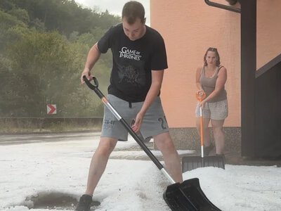 Екстремальна спека змінилася градом на заході Німеччини