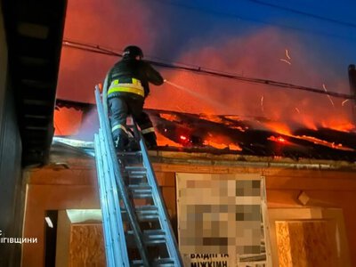 У Новгород-Сіверському унаслідок ворожого удару горів об’єкт поштової інфраструктури