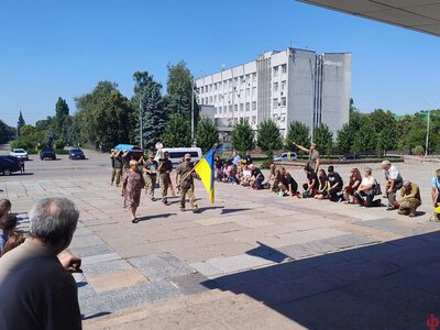 Повернувся з-за кордону, аби захищати Батьківщину: у Кременчуці попрощалися із воїном Сергієм Коршаком