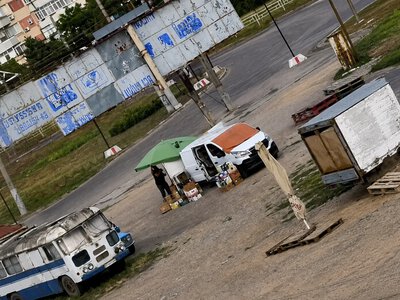 Російський дрон атакував продавця на ринку в Херсоні: окупанти вигадали виправдання