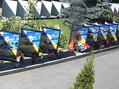 На алеї пам’яті Героїв у Кременчуці сталася пожежа – ледь не згорів один із портретів
