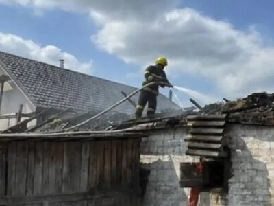 На Березнівщині вогонь знищив господарську споруду та 4 тонни кормів