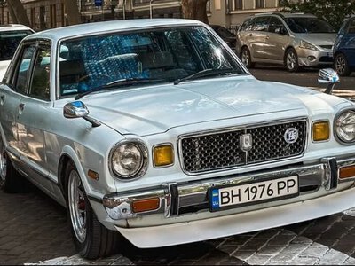 Такі авто майже не зустріти: в Україні помітили унікальну преміальну Toyota 1979 року