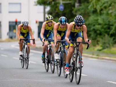Скандал на “Тур де Франс”: спортсменок запідозрили в допінгу через бюстгальтери