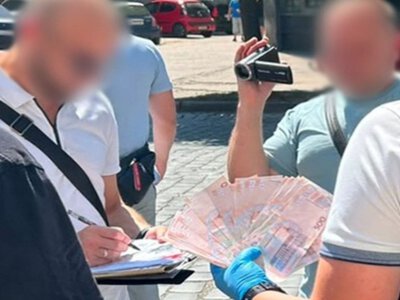 26 тис. грн за «вирішене питання» з посвідченням водія: у Чернівцях затримали інструктора автошколи