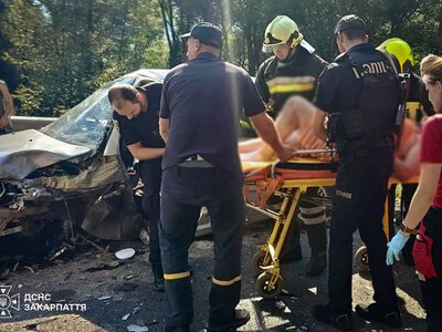 Жорстка троща у Перечині: водія вирізали з металевої пастки після кривавого зіткнення на Ужгородській