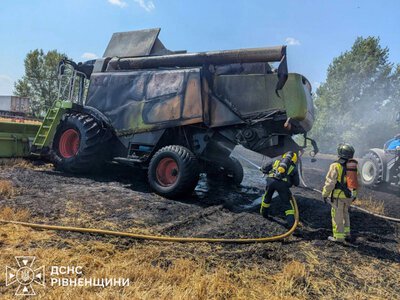 У Рівненському районі під час жнив загорівся комбайн (ФОТО)
