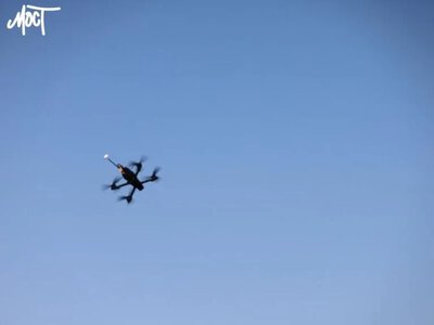 Пощастило вижити. Військовий проаналізував відео удару російського FPV-дрона по продавцю овочів у Херсоні - Херсон Daily