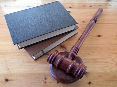 Випив пиво і не дочекався моделей: через що чоловік подав до суду
