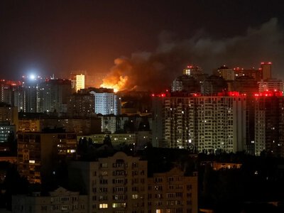 На Оболоні після ракетного удару загорілися два житлові будинки