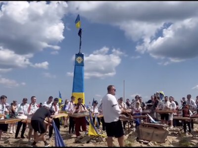30 цимбалістів на Говерлі встановили Рекорд України