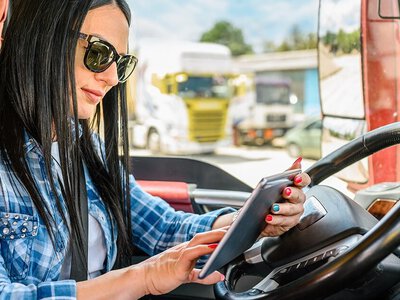 Безкоштовне навчання на водійку автобуса чи фури: в Україні стартував новий набір