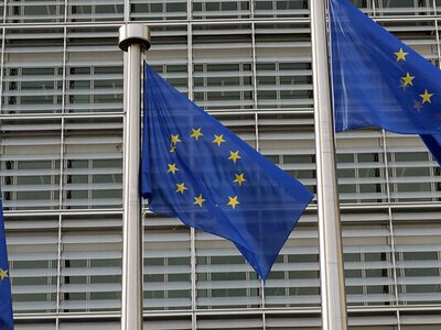 Єврокомісія прагне допомогти Угорщині та Словаччині відмовитися від російської нафти