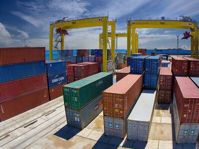 Одна з найбільших російських транспортних компаній призупинила морські перевезення через Чорне море