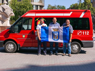 Івано-Франківськ отримав від німецьких партнерів пожежний мікроавтобус