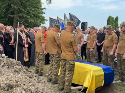 Моршинська громада попрощалася із 22-річним захисником Максимом Яциком