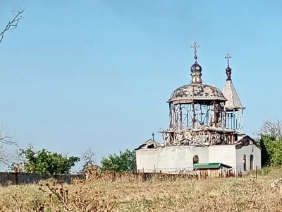 Росіяни знищили храм у Дар’ївці збудований в пам’ять про воїнів