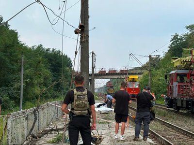 Перон смерті: російська ракета влучила в людей, які чекали на свій поїзд на Київщині
