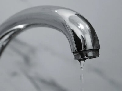 У Хмельницькому через аварійні роботи без води залишилися десятки будинків і житлові комплекси