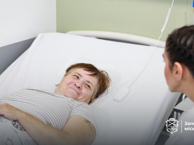 Пішла по абрикоси й підірвалася на вибухівці: медсестра із Запорізького району стала пацієнткою лікарні, де працює