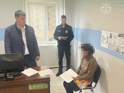 Напад з ножем на 17-річну доньку
