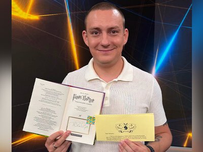 Джоан Роулінг надіслала лист і книгу з автографом захиснику Маріуполя, який понад чотири роки провів у російському полоні
