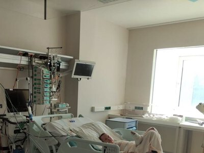 Хлопчика з Новгорода-Сіверського, який зазнав опіків через влучання безпілотника в будинок його сім’ї, прооперували в Австрії