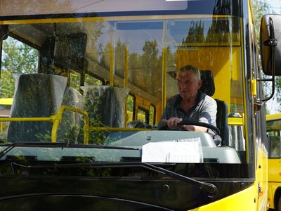 Директорка ліцею шукає водія для шкільного автобуса: обіцяють бронювання