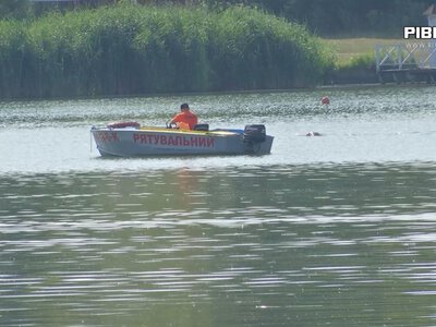 На волосині від трагедії: головні помилки на воді, які щороку забирають десятки життів на Рівненщині (ВІДЕО)