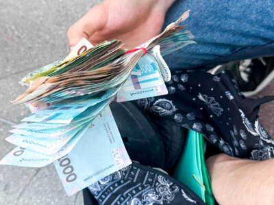 У Рівному 18-річного хлопця затримали за крадіжку понад 5 тисяч євро та 33 тисяч гривень у пенсіонера