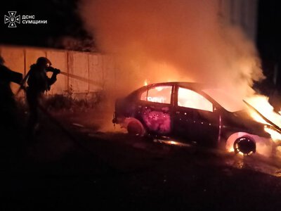 Ворог атакував Сумську та Шосткинську громади: горіли автомобіль і житловий будинок