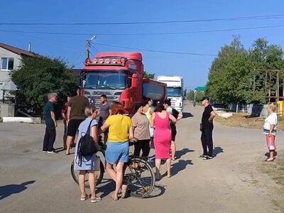 У місті на Буковині люди перекрили проїзд, щоб їм відремонтували дорогу