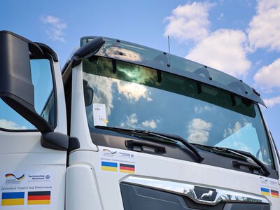 «Миколаївоблтеплоенерго» отримало від німецьких партнерів вантажівку з краном-маніпулятором (ФОТО)