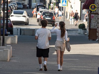 Чернівці переживають спеку: як містяни рятуються від високих температур