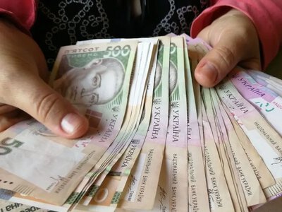 Мінімальна пенсія до 12 тисяч гривень: коли чекати підвищення та що заважає це зробити