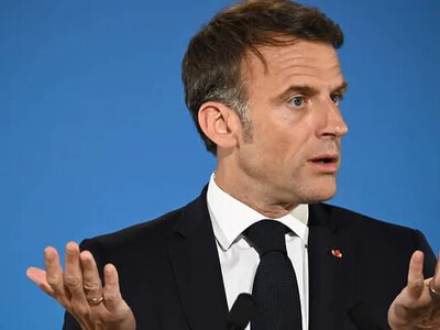 Захарова звинуватила Макрона у терактах через підтримку України