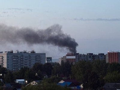 Після нічної атаки дронів у російському Ярославлі спалахнули пожежі: що відомо