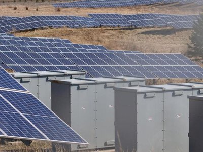 Чому найбільшу сонячну станцію Британії зупинили влітку