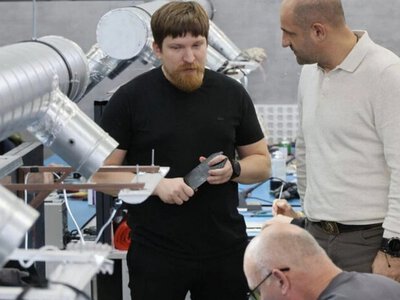 У Росії вибухнуло авто директора заводу, який виробляє FPV-дрони