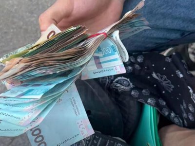 У Рівному велопатрульні оперативно розшукали ймовірного крадія з грошима в рюкзаку