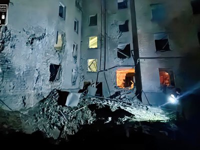 Росіяни вночі скинули на Суми 8 КАБів за 8 хвилин: пошкоджені ТЦ і багатоповерхівки, є постраждалі
