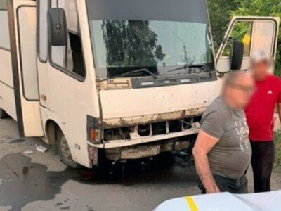 На Херсонщині російський дрон атакував автобус із цивільними, є поранені