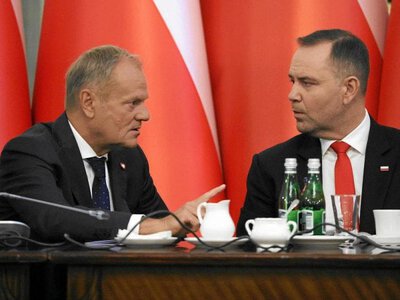 У Навроцького закликали Туска підписати рішення про позбавлення Зеленського Ордена Білого Орла