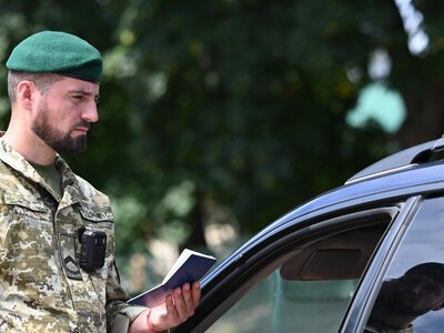 Часті поїздки за кордон можуть зацікавити податкову: кого перевірятимуть