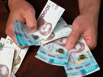 Гроші до Дня Незалежності: майже 255 тисяч киян отримають виплати — хто в списку