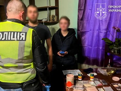 Наркотики ховали у вазонах і побутових речах: подружжя із Сарн постане перед судом
