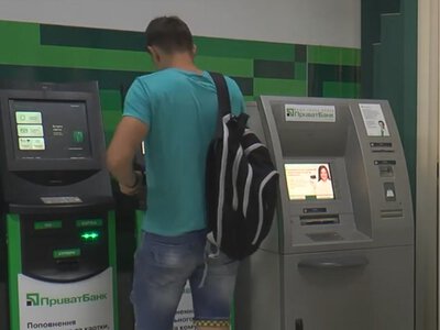 Збій у банкоматі може залишити без банківської картки: що робити