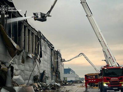 На Київщині триває ліквідація наслідків масованої атаки рф - у ДСНС показали, що зараз на місці