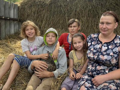 Сіль для сіна: навіщо господарство на Чернігівщині використовує кухонну сіль під час косовиці